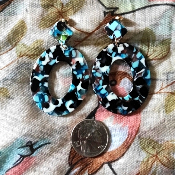 Melted Acrylic Chip Resin Pierced Earrings NOC Multi Colored Circles RED BANNER - Picture 5 of 8